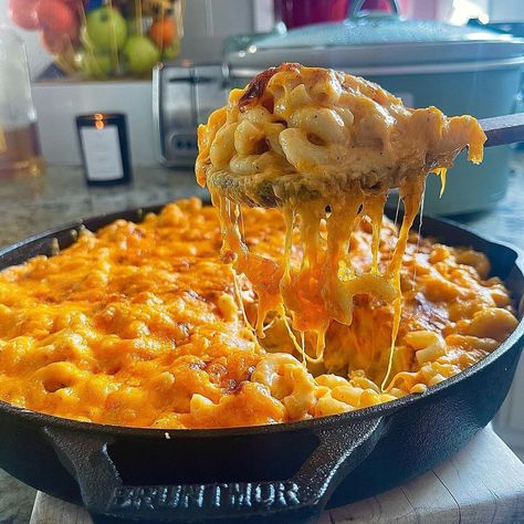 Southern Cast Iron on Instagram: “Believe us when we say the best way to cook mac and cheese is in a cast iron skillet. This gooey goodness by @auntie.loren is proof! 🧀🧀…” Mac And Cheese Black People, Cast Iron Mac And Cheese, Skillet Mac And Cheese, Cabin Life, Mac N Cheese, Iron Skillet, Cast Iron Skillet, Mac And Cheese, Black People