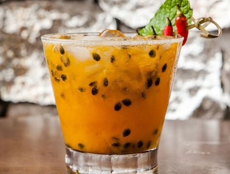 Maracuja Caipirinha Recipe Caipirinha Recipe, Adult Beverages Recipes, The Fruit, Passion Fruit, Mixed Drinks, Vodka, Jelly, Rum, Alcoholic Drinks