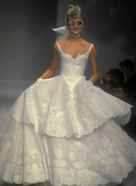 Vivienne Westwood Marie Antoinette Wedding Dress, Victorian Style Wedding Dress Vintage, 19th Century Wedding Dress, Wedding Dress Runway, Chanel Wedding Dress, White Dress Fashion, Vivienne Westwood Bridal, 90s Wedding Dress, Vivienne Westwood Wedding Dress