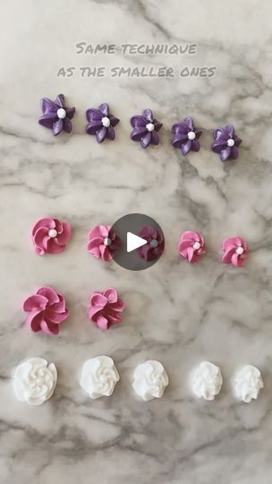 Simple Icing Flowers, Flowers With Royal Icing, Royal Icing Flowers On Cookies, Royal Icing Flower Transfers, Royal Icing Flowers Tutorial, Royal Icing Flower Tutorial Videos, Royal Icing Roses, 3d Royal Icing Flowers, Flower Icing Tips