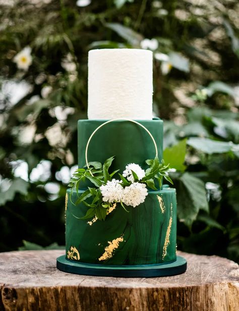 Emerald Wedding Cake, Wedding Cake Emerald Green, Green And Gold Wedding, Baby Lunch, Modern Cake, Green Wedding Cake, Green Cake, Green Themed Wedding, Emerald Green Weddings