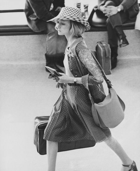 Tracing the Evolution of the Coach Bag From the ’60s to Today Coach Vintage Handbags, Bonnie Cashin, Bags Online Shopping, Vintage Coach Bags, Fashion Victim, Women Bags Fashion, Iconic Bags, New Fashion Trends, Vintage Coach