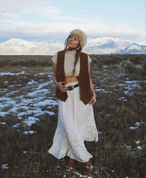 Boho Winter Outfits Bohemian, Earthy Outfits Winter, Southwestern Fashion Boho, Winter Boho Outfits, Prairie Outfit, Modern Boho Clothing, Southwestern Outfits, Southwestern Fashion, Granola Girl Outfits