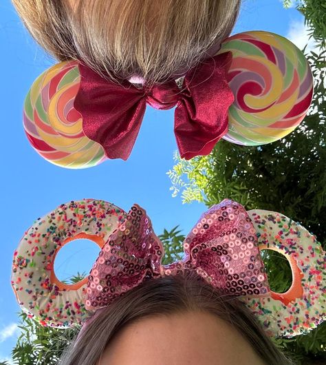 Disneyland Minnie Ears, Disney Ear Outfits, Disney Ears Aesthetic, Disney World Ears, Disney Minnie Ears, Disney Poses, Disney Fits, Disneyland Ears, Disney Adult