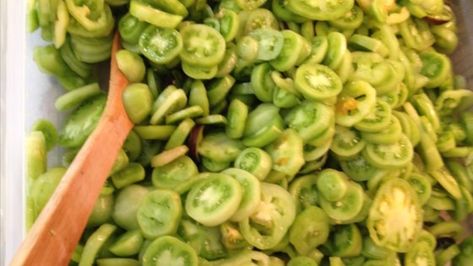 End-of-season green cherry tomatoes are pickled in a spicy dill-flavored brine you can prepare in the microwave in this effortless recipe. Pickled Green Cherry Tomatoes Recipe, Pickled Green Cherry Tomatoes, Pickled Cherry Tomatoes Recipe, Green Cherry Tomatoes, Canning Green Tomatoes, Cherry Tomatoes Recipe, Canning Tomatoes Recipes, Pickled Watermelon Rind, Pickled Green Tomatoes