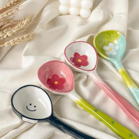 𝒇. on Twitter: "Flower ceramic spoons 🌷🌸 https://t.co/f3oAS9Rwbn" / Twitter Korean Ice Cream, Flower Spoon, Flower Desserts, Kitchen Spoons, Kawaii Dessert, Crazy Stuff, Soup Spoon, Hand Drawn Pattern, Ceramic Spoons