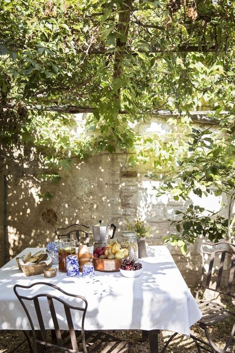 Happy Healthy Life Aesthetic, Tuscany Spring, Brunch Outdoor, Breakfast Outdoor, Outdoor Breakfast, Breakfast Outside, Heart Meditation, Healthy Italian, Italian Breakfast