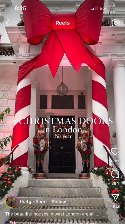 Porch Pillar Christmas Decor, Christmas Columns Outdoor, Christmas Column Decor, Pillar Decor, Column Decor, Commercial Christmas Decorations, Christmas Bows Diy, Fun Holidays, Minimalist Christmas Decor