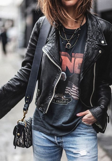 Biker Look Women, Outfit Leather Jacket, Black Leather Jacket Outfit, Leather Jacket Outfits, Rocker Style, Outfit Jeans, Mode Casual, Rocker Chic, Cooler Look