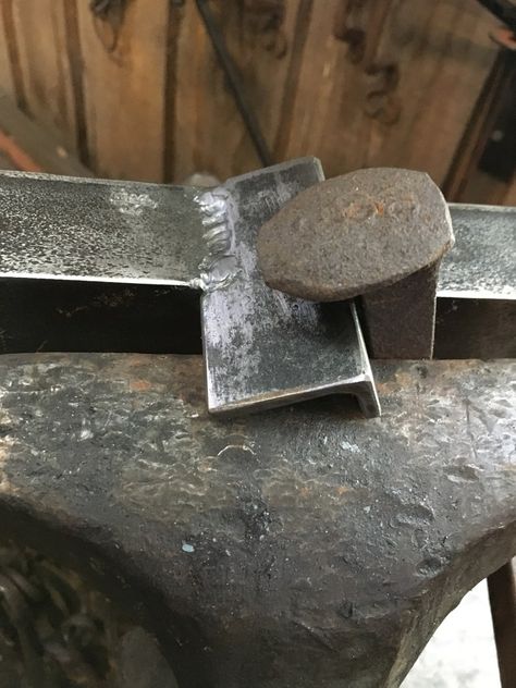 Home Forge, Blacksmith Workshop, Wood Chair Diy, Diy Tools Homemade, Angle Iron, Blacksmith Forge, The Spike, Blacksmith Tools, Anvils