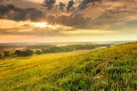 Landscape For Painting, Location Aesthetic, Wild West Aesthetic, Tallgrass Prairie National Preserve, Fire Kingdom, West Aesthetic, Plains Landscape, Western Nebraska, Us Regions