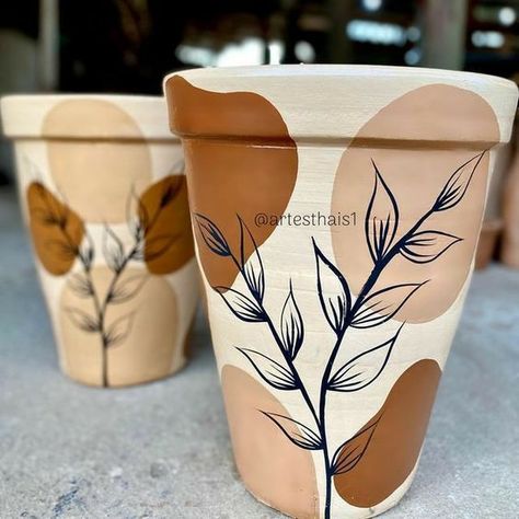 Paint Your Own Vase Ideas, Painting Ideas For Pots, Pots Design Ideas Paint, Vase Coloring Ideas, Cute Pot Painting Ideas, Vase Painting Ideas Pottery, Plant Pots Painting Ideas, Vase Design Painted, Pottery Vase Painting Ideas