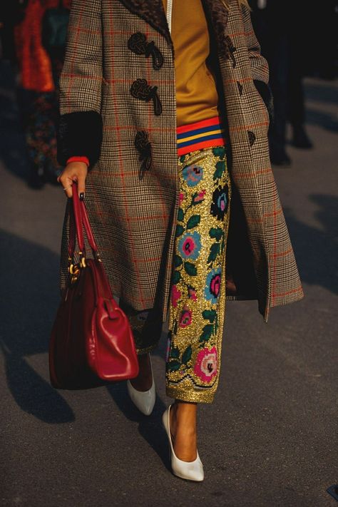 Street Style 2018, Milan Fashion Week Street Style, Mode Hippie, La Fashion Week, Milano Fashion Week, Milan Fashion Weeks, Eclectic Fashion, Cool Street Fashion, Fashion Week Street Style