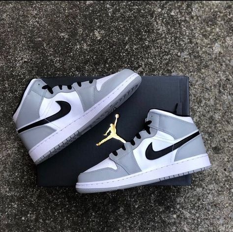 Smokey Grey Jordan 1, Tenis Jordan Retro, Nike Jordans 1, Tenis Nike Jordan, Nike Jordan Air 1, Nike Shoes For Men, Cute Jordans, Nike Tenis, Jordans 1