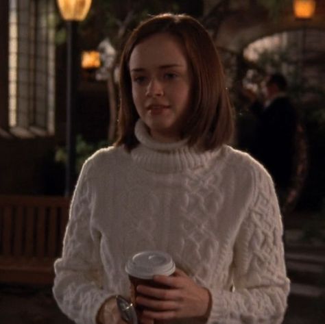 Gilmore Sweater, Rory Gilmore Style, Folklore Taylor Swift, Team Logan, Lauren Cohan, Lorelai Gilmore, Rory Gilmore, Fashion Tv