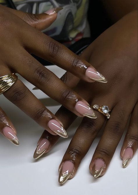 Cute Almond Nails Ideas, Chrome Nails Designs Black Women, Gold Chrome Almond Nails, Chrome Nails On Black Women, Gold Nails On Dark Skin, Gold Chrome Nails On Dark Skin, Nail Ideas Almond, Aphrodite Nails, Goddess Nails Designs Gold