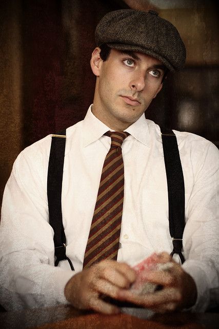 Dealer - 1930s Gangster Shoot by Steve Wampler Photography, via Flickr Roaring 20s Fashion Male, 1930s Gangster, 1930 Aesthetic, Gatsby Men, Roaring 20s Party Outfit, 1930s Costume, Gangster Wedding, 30th Birthday Party Ideas, 20s Men