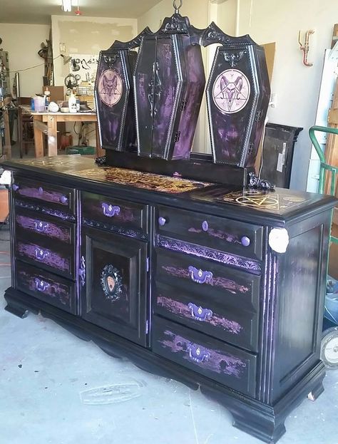 Coffin Customs Goth Dresser, Goth Furniture, Goth House, Goth Houses, Gothic Decor Bedroom, Goth Bedroom, Gothic Room, Victoria House, Gothic Bedroom