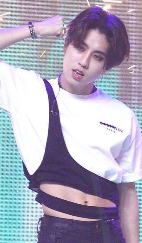 STRAY KIDS (SKZ) | K-POP GROUP | MEMBER: HAN (HAN JISUNG) | INSTAGRAM: @realstraykids TWITTER: @Stray_Kids Baby Squirrel, Stray Kids Seungmin, Han Jisung, Felix Stray Kids, Ji Sung, Kpop Guys, Look At You, Small Waist, K Idols