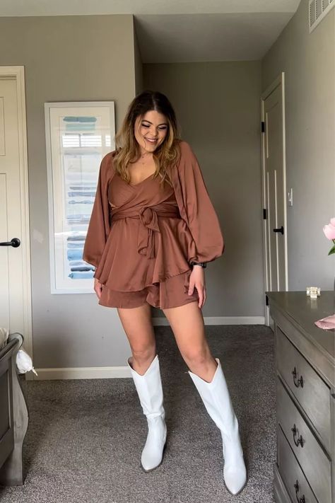 Concert Outfit Nashville, Concert Outfit Plus Size, Womens Rompers, Nashville Outfit, Midsize Outfits, Nashville Trip, Midsize Fashion, Nashville Outfits, Plus Size Romper