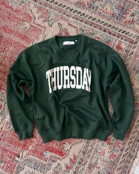 Every Other Thursday, Cool Outfits For Men, Clothing Ideas, Cool Outfits, Graphic Sweatshirt, Mens Outfits, My Style, Sweatshirts, Green