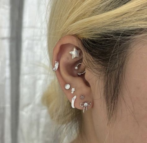 Lots Of Ear Piercings Silver, Ear Piercing Stacks Silver, Silver Ear Piercing Stack, Piercing Set Up, Silver Ear Stack, Piercings Silver, Ear Stacking, Ear Styling, Constellation Piercings