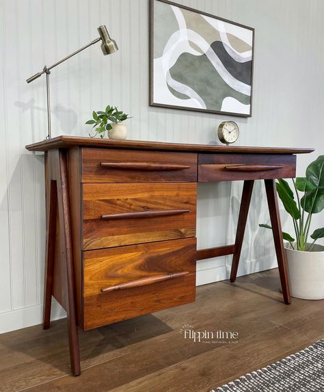 Here’s the final reveal of this gorgeous mid-century modern Peterson Art Furniture desk! I completely refinished the entire piece and upgraded the top with new veneer, giving it a fresh, modern look while preserving its classic style. Swipe to see the before—it’s amazing what a little time and care can do! What do you think of the transformation? ✨ @minwaxusa Teak Oil ✨ @mohawkfinishing Medium Brown Toner ✨ @generalfinishes Arm-R-Seal #PetersonArtFurniture #MidCenturyModern #RefinishedFurni... Refinished Mid Century Desk, Diy Mcm Desk, Mcm Desk, Mid Century Desk, Teak Oil, Tv Room, Art Furniture, Medium Brown, Desk Furniture