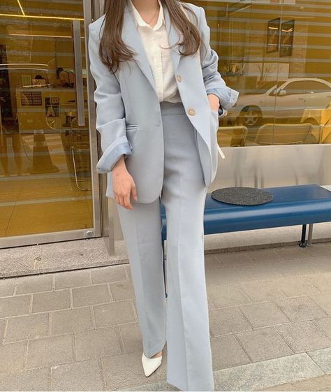 Moody Outfit, Outfit Kantor, Korean Clothing Brands, Stylish Office Wear, Business Dress Women, Look Office, Busy Woman, Business Outfits Women, Korean Casual Outfits