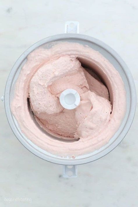 Cuisinart Ice Cream Recipes, Kitchen Aid Ice Cream Recipes, Homemade Ice Cream Recipes Machine, Kitchen Aid Ice Cream, Kitchenaid Ice Cream Maker, Homemade Strawberry Ice Cream, Ice Cream Recipes Machine, Strawberry Ice Cream Recipe, Easy Homemade Ice Cream