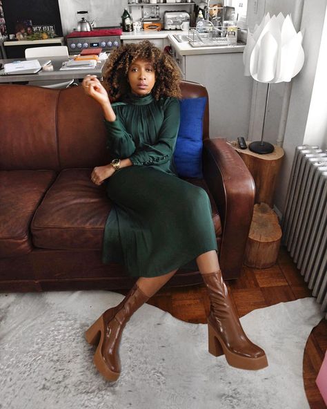 Platform Boots Outfit, Brown Platform Boots, Old Boots, Dress Zara, Boots Women Fashion, Step Back, Boots Outfit, Platform Boots, Fashion History