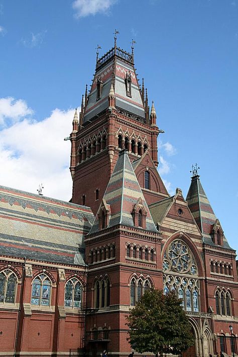 Explore the sights of Harvard University through these pictures of the campus and surrounding area. Harvard University Campus, Harvard Campus, Harvard Uni, The Ivy League, Harvard Students, College Architecture, Ivy League Schools, Harvard College, University Architecture