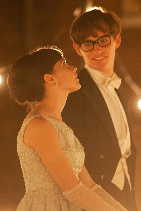 Felicity Jones and Eddie Redmayne in The Theory of Everything (2014) Eddie Redmayne The Theory Of Everything, The Theory Of Everything Aesthetic, Theory Of Everything Aesthetic, Steven Hawking, Steven Noble, The Theory Of Everything, Theory Of Everything, Boho Art Drawings, Writing Fantasy