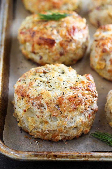 White Cheddar, Bacon, and Apple Biscuits - perfect for breakfast or as a side at dinner! Savory Breakfast Baked Goods, Easy Fall Apple Recipes, French Biscuits, Flavored Biscuits, Rosemary Butter, Apple Biscuits, Fall Apple Recipes, Baker By Nature, Cheddar Biscuits