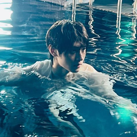 Enhypen icon Water Icon, White Puppies, Dark Blood, Sunghoon Enhypen, Enhypen Sunghoon, Dark Moon, The Boy Is Mine, Sung Hoon, Kpop Guys