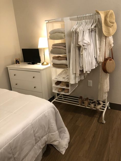 Clothing Rack Storage Ideas, Closet Small Apartment, Apartment Clothes Organization, Bedroom Ideas With Clothes Rack, Studio With No Closet, Exposed Clothes Rack, Hanger Rack Bedroom, Extra Small Bedroom Ideas Space Saving, Studio Clothes Storage