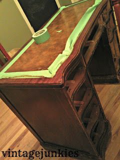 Vintage Junkies: Leather Top Desk Makeover Leather Top Desk Makeover, Waterfall Desk Makeover, Treasure Painting, Creative Painted Furniture, Chalk Paint Desk, Top Of Dresser, Desk Makeover Diy, Desk Redo, Leather Top Desk