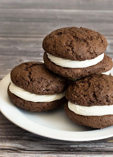 Gluten Free Whoopie Pies Recipe Gluten Free Whoopie Pies, Crumbl Cookie Recipe, Soft Chocolate Cookie, Whoopie Pie Recipe, Perfect Chocolate Cake, Whoopie Pie, Gluten Free Pie, Best Gluten Free, Gluten Free Flour Blend