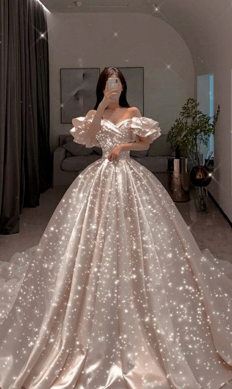 #beautiful #dress #glitter #cute #cutegirl #White Sparkly Puffy Dress, Silver Ball Gown Princesses, Long Puffy Dresses Ball Gowns, White Dress Sweet 16, Big Dress Drawing, Puffy Dresses Ball Gowns, Glitter Gown Sparkle, Fantasy Princess Dress Aesthetic, Ball Room Dresses