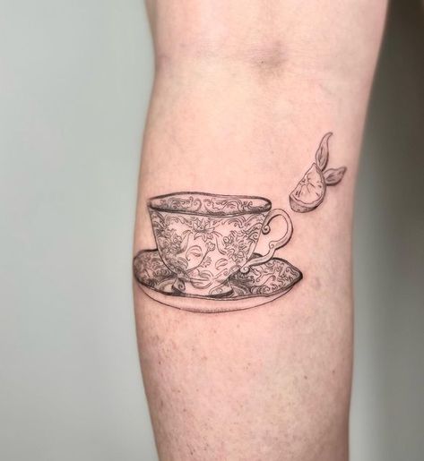 teryn on Instagram: "tea & oranges for Erin 🖤 a delight!! ✨Done at @angelkissesstudio 💫DM for June . . . #tattoo #latattooartist #finelinetattoo #tattooideas #linework #echopark #losangelestattoo #queertattooer #queertattooartist #tea #orange #leonardcohen #teacup #china" Cup Of Tea Tattoo, June Tattoo, Body Doodles, Skin Doodles, Tea Tattoo, Teacup Tattoo, Los Angeles Tattoo, Cup Tattoo, Tattoo Placements