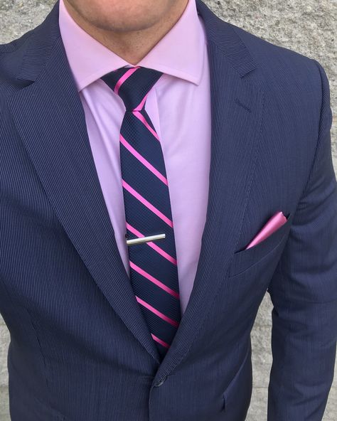 Real Men Wear Pink, Shirt And Tie Combinations, Mens Suit Style, Formal Attire For Men, Mens Casual Suits, Black Outfit Men, A Man In A Suit, Stylish Mens Suits, Blazer Outfits Men