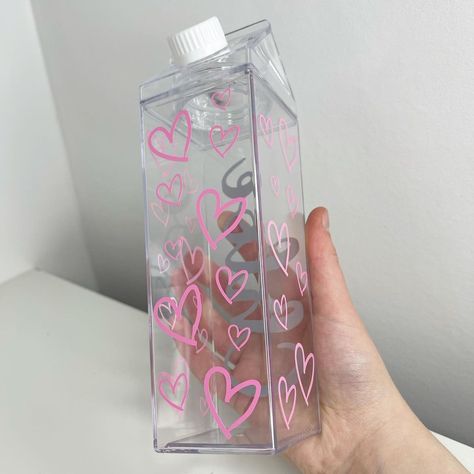 Milk Carton Water Bottle, Carton Water Bottle, Diy Mug Designs, Carton Design, Trendy Water Bottles, Cute Ipad Cases, Hearts Valentines, Cute Water Bottles, Diy Mugs