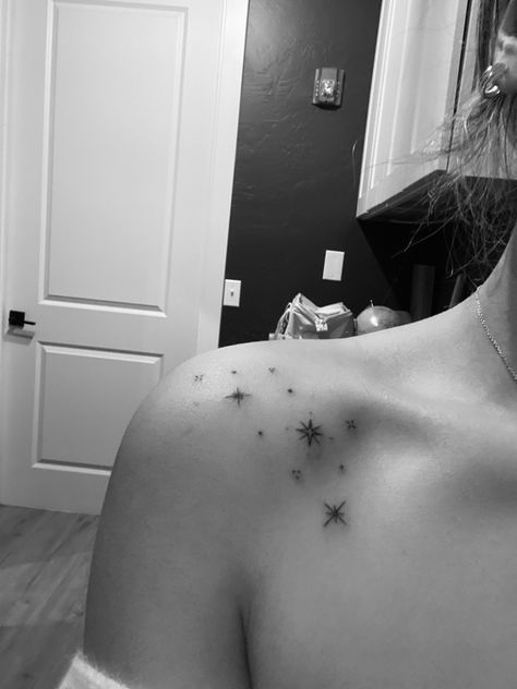 Shoulder Celestial Tattoo, Sparkle Tattoo Ideas Shoulder, Amalie Star Tattoo, Stars Tattoo Collar Bone, Sparkle Shoulder Tattoo, Stars Tattoo On Shoulder, Sparkle Tattoo Shoulder, Star Tattoos Shoulder, Stars On Collar Bone Tattoo