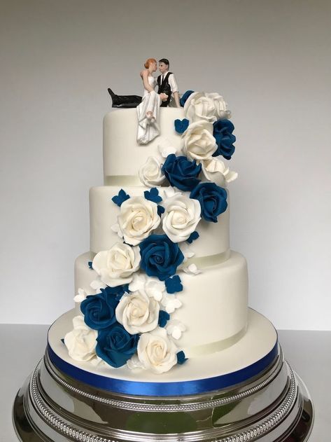 Wedding Cake Royal Blue, Wedding Cake Designs Blue, Wedding Cakes Rustic, Wedding Cake Blue, Royal Blue Wedding Cakes, Navy Blue Wedding Cakes, Wedding Cake Navy, Rustic Ideas, Royal Blue Wedding