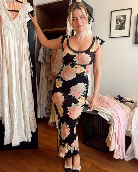 Betsey Johnson Milkmaid Dress, Betsy Johnson Dresses Vintage, Betsey Johnson Vintage, Vintage Betsey Johnson Dress, Betsy Johnson Aesthetic, Betsey Johnson Prom Dress, Vintage Dress Outfit, Betsey Johnson Floral Dress, Pineapple Girl