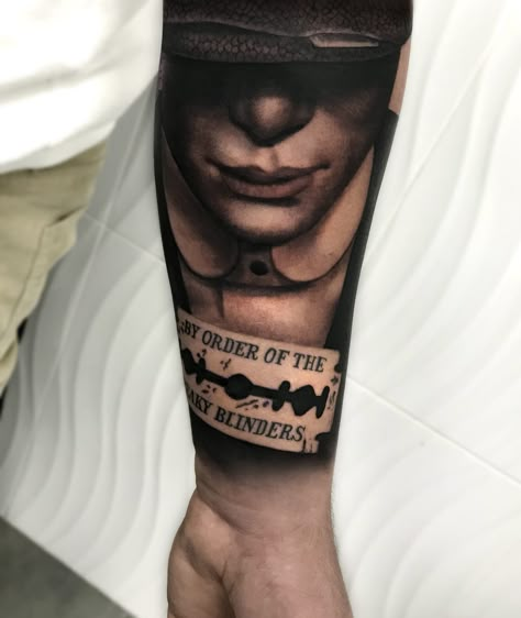 thomas shelby peaky blinders tattoo idea tatuaje Peaky Blinders Tattoo Sleeve, Tommy Shelby Tattoo, Peaky Blinders Tattoo Ideas, Thomas Shelby Tattoo, Hooligans Tattoo, Shelby Tattoo, Peaky Blinders Tattoo, Peaky Blinders Shelby, Thomas Shelby Peaky Blinders