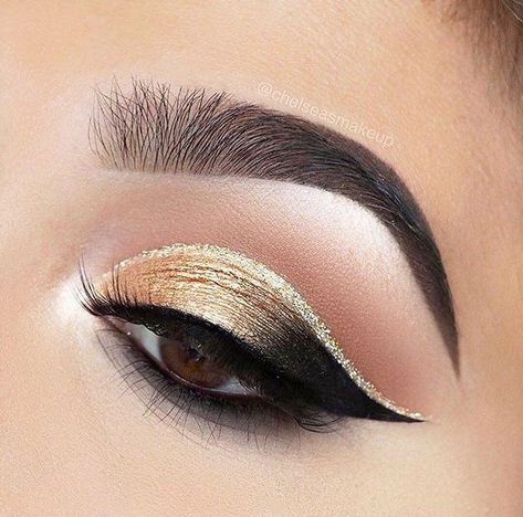 Carnaval Make-up, Band Ideas, Gold Eye Makeup, Prom 2023, Dance Makeup, Dramatic Eye Makeup, Eye Makeup Pictures, Eye Makeup Steps, Makijaż Smokey Eye