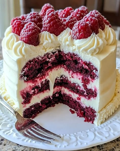 Cake Designs Raspberry, Best Unique Cake Recipes, Raspberry White Chocolate Tart, Multiple Flavor Cake, White Chocolate Raspberry Cream Cake, Whole Food Chantilly Cake, Rasberry Cake Ideas, Fruit Cake Flavors, Christmas Layered Cake