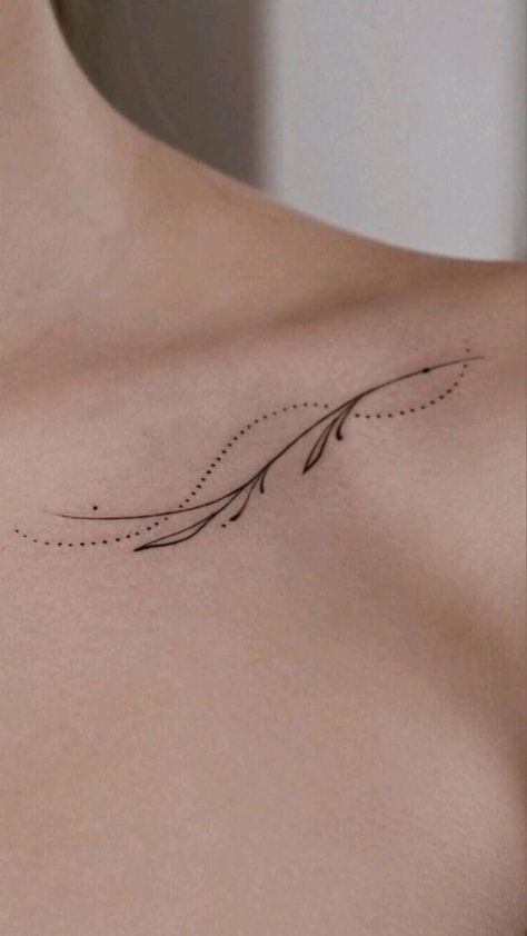 Tato Minimal, Small Shoulder Tattoos, Tato Henna, Anklet Tattoos, Bone Tattoos, Tasteful Tattoos, Spine Tattoos For Women, Collar Bone Tattoo, Fitness Tattoos