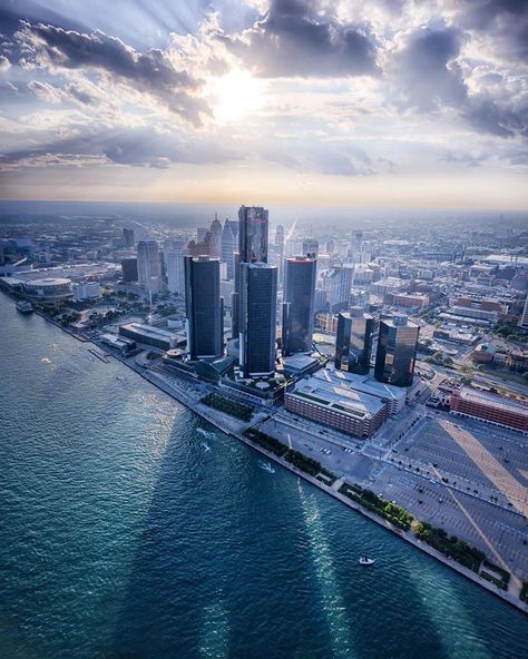 Detroit City Skyline, Detroit Skyline, Detroit City, Castle Ruins, Motor City, Real Estate Investor, Detroit Michigan, Great Lakes, City Skyline