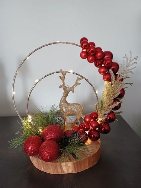 Outdoor Christmas Wreaths, Dollar Store Christmas Decor, Christmas Decorations Centerpiece, Christmas Centers, Hobby Craft, Homemade Christmas Decorations, Beautiful Christmas Decorations, Christmas Centerpieces Diy, Dollar Store Christmas